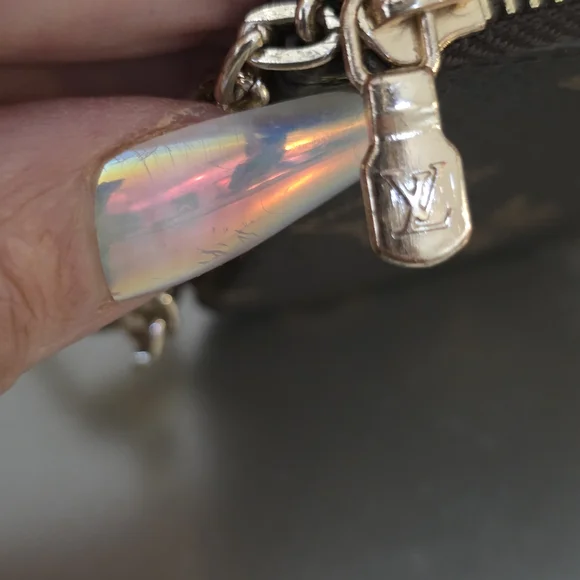 Louis Vuitton Pochette Clés Monogram Key Holder with Gold Accents - Picture 4 of 9